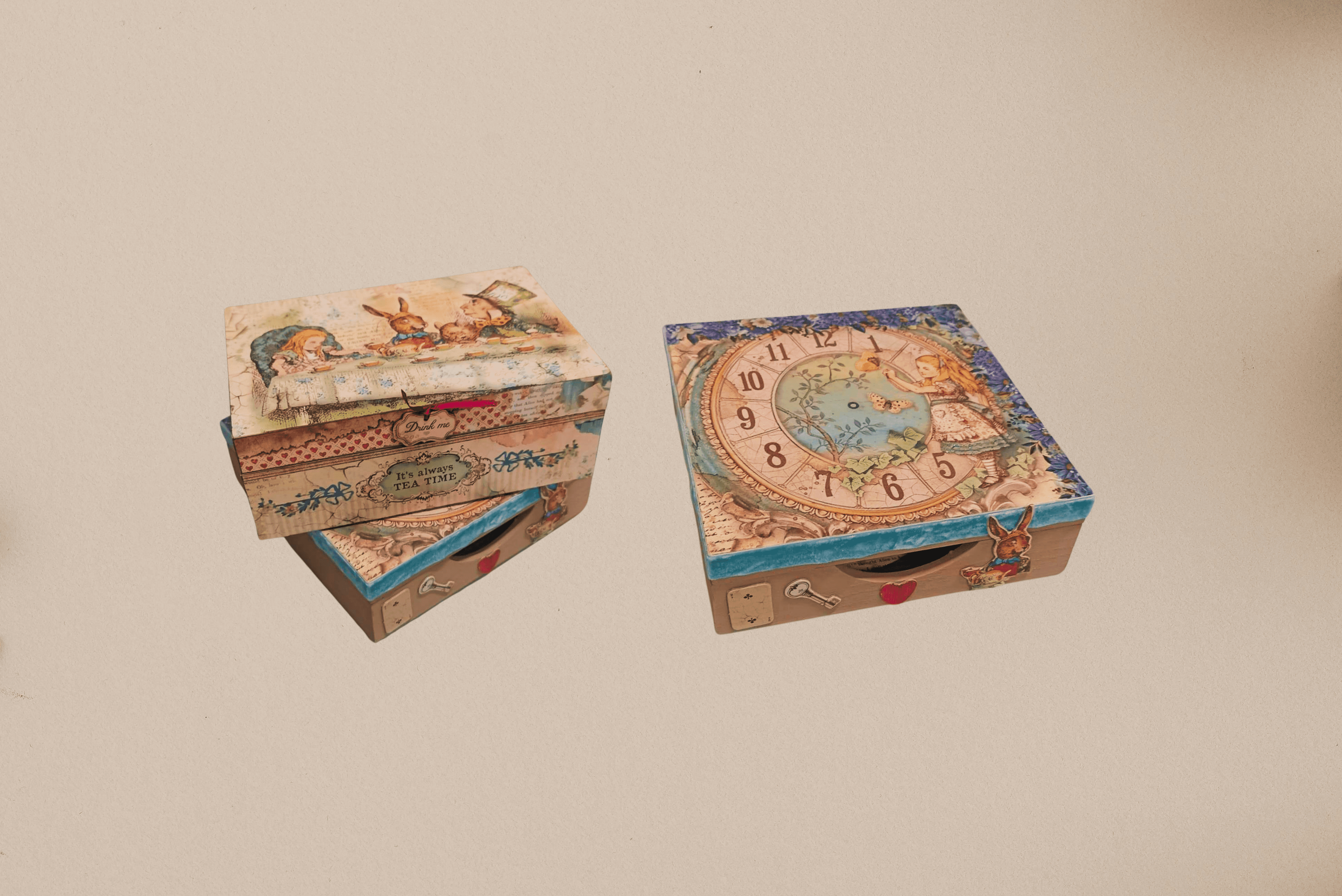 Caixas artesanais em madeira com scrapbook e elementos decorativos