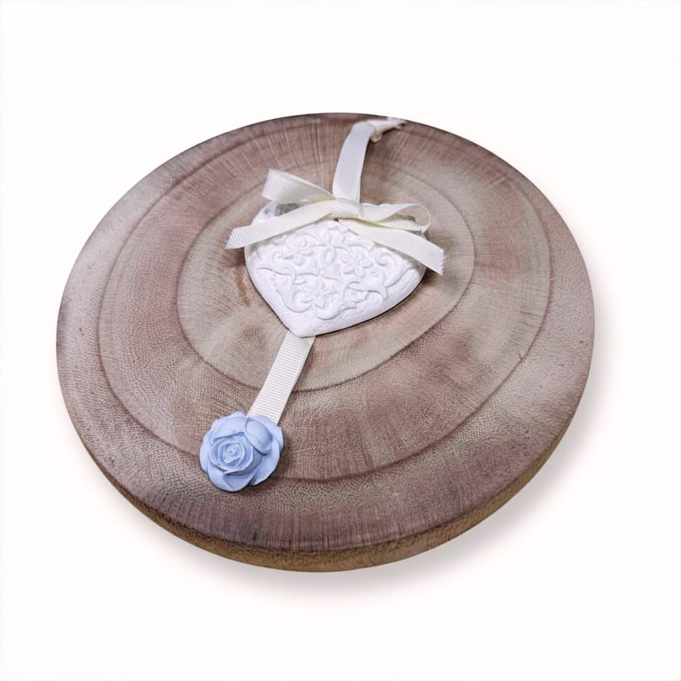 Coração Perfumado em Gesso com Toco de Madeira