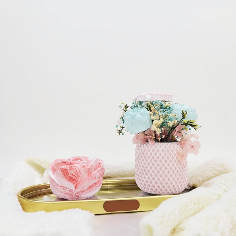 Vaso Rosa "Aqua Garden" com Arranjo e Vela Rosa