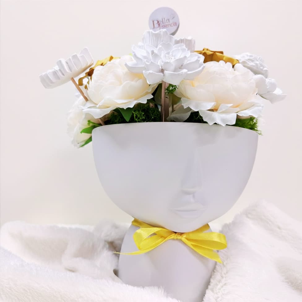 Vaso Cabeça "White Goddess" com Arranjo Premium
